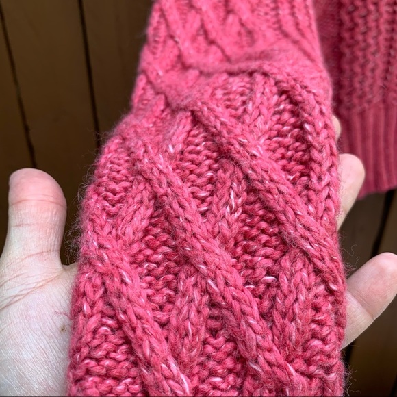 American Eagle | Rose Pink V Neck Cropped Sweater - Picture 12 of 16